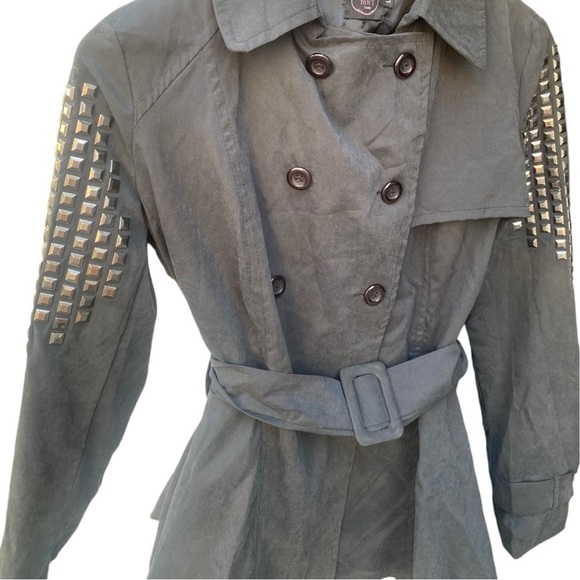 Yoyo's Studed Shoulder Jacket Blouse I Size: L - Picture 2 of 15